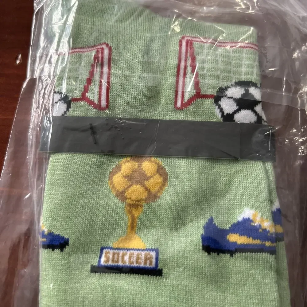 NWT! MeMoi Men’s Soccer Bamboo Crew Socks Size 10-13 Green White W/Soccer Theme